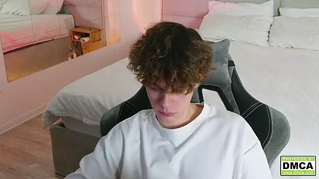 cute thomas online show from December 16, 2024, 3:08 am