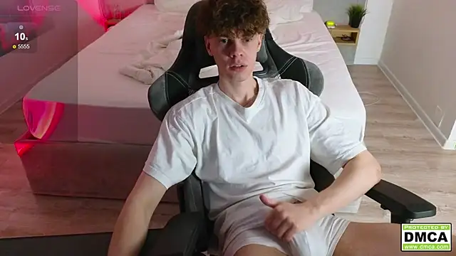 cute thomas online show from February 4, 2025, 9:20 pm