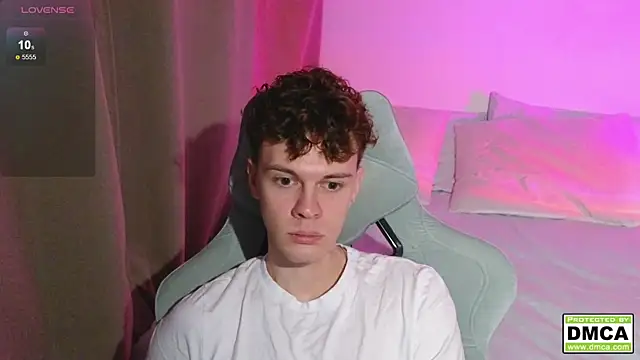 cute thomas online show from December 22, 2025, 3:53 pm