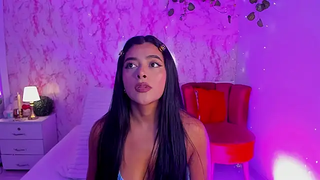 SophiieWilson  online show from May 6, 2026, 2:08 am