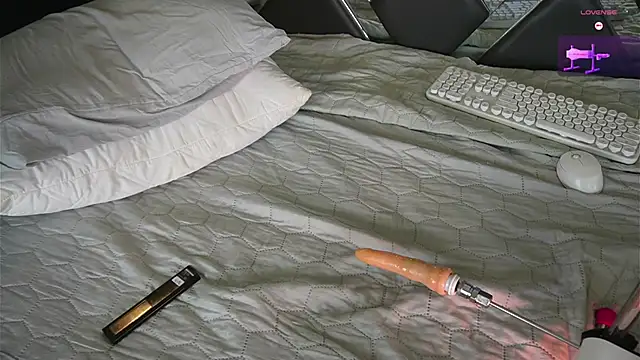 Snapshot of charlotte_01 chatting on February 24, 2025, 5:33 am charlotte 01 online show from February 24, 2025, 5:33 am