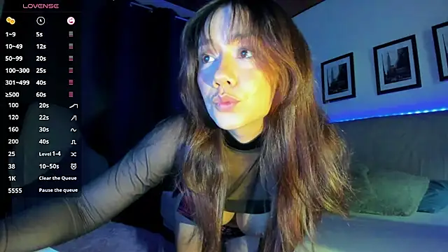 sofimendoza online show from October 12, 2025, 5:06 am