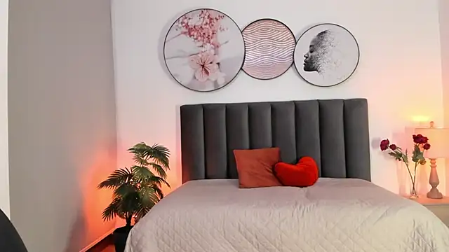 SaharaGarcia   online show from January 12, 2025, 1:00 am