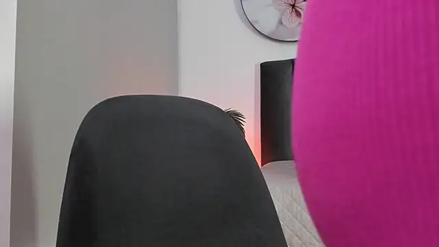 SaharaGarcia   online show from February 12, 2025, 9:43 pm