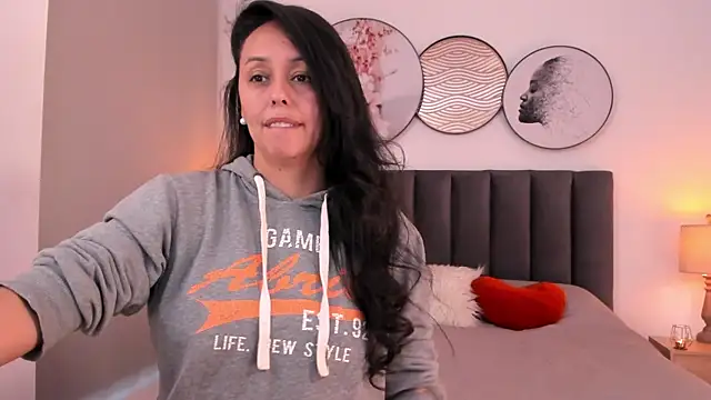 Snapshot of SaharaGarcia__ chatting on May 14, 2026, 9:32 pm SaharaGarcia online show from May 14, 2026, 9:32 pm