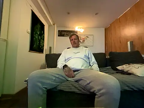 Snapshot of steveindahouse chatting on September 26, 2025, 12:31 pm steveindahouse online show from September 26, 2025, 12:31 pm