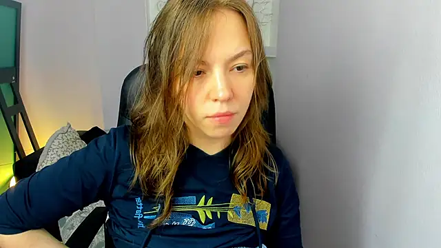 Snapshot of Persephoni chatting on April 26, 2026, 10:24 am Persephoni online show from April 26, 2026, 10:24 am
