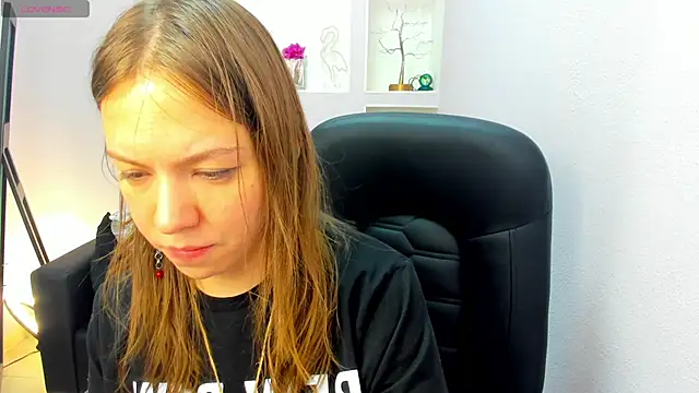 Snapshot of Persephoni chatting on April 28, 2026, 2:55 pm Persephoni online show from April 28, 2026, 2:55 pm