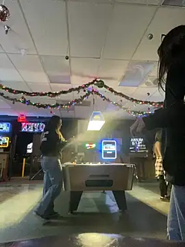 LeaGambit   online show from December 20, 2024, 6:08 am