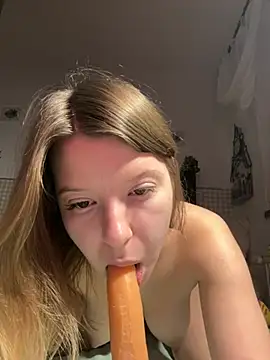 Snapshot of kimczii chatting on February 24, 2026, 7:28 am kimczii online show from February 24, 2026, 7:28 am