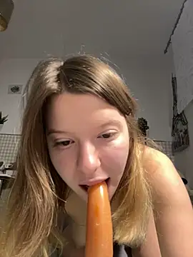 Snapshot of kimczii chatting on April 1, 2026, 6:14 am kimczii online show from April 1, 2026, 6:14 am