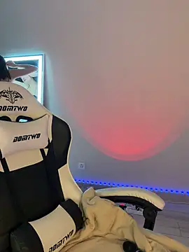 julia fly online show from March 7, 2026, 8:44 am