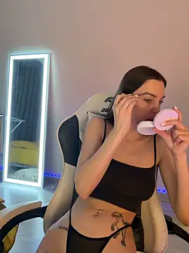 julia fly online show from March 19, 2026, 9:35 am