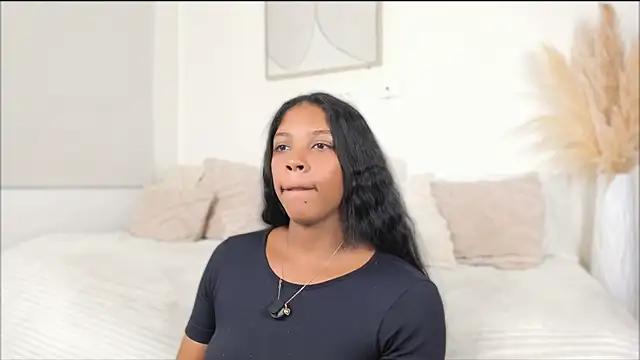 ZOEGARNER01 online show from April 16, 2026, 9:39 pm