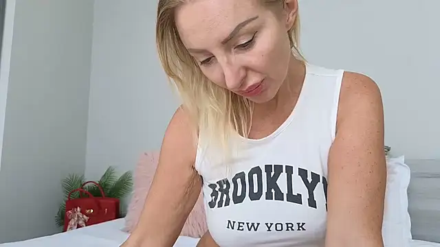 Snapshot of Allys chatting on September 16, 2025, 5:41 am Allys online show from September 16, 2025, 5:41 am