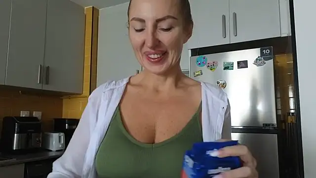 Snapshot of Allys chatting on October 2, 2025, 5:14 am Allys online show from October 2, 2025, 5:14 am