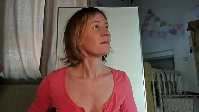 Lola Belgium online show from March 16, 2025, 2:00 pm