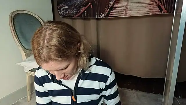 Snapshot of Lola_Belgium chatting on April 27, 2026, 4:27 pm Lola Belgium online show from April 27, 2026, 4:27 pm