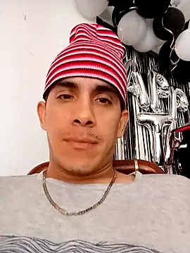 Snapshot of LarryCapija chatting on October 10, 2025, 8:08 pm LarryCapija online show from October 10, 2025, 8:08 pm