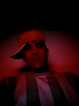 Snapshot of LarryCapija chatting on November 4, 2025, 4:11 am LarryCapija online show from November 4, 2025, 4:11 am