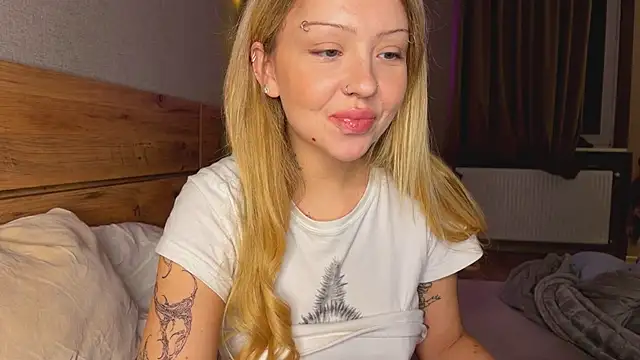 Snapshot of kiki_nikki chatting on November 6, 2025, 4:52 pm kiki nikki online show from November 6, 2025, 4:52 pm