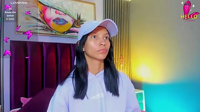 LauraAristizabal online show from February 3, 2026, 12:43 pm