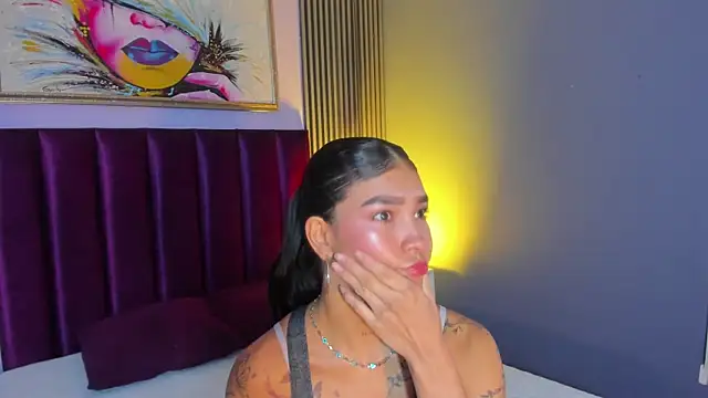 LauraAristizabal online show from April 19, 2026, 12:37 pm