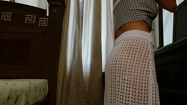 MINI Petite online show from December 2, 2025, 9:21 pm