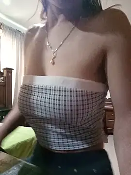 MINI Petite online show from May 24, 2026, 7:19 pm