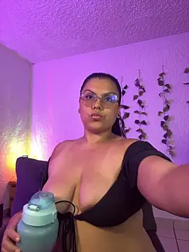 kittylu   online show from September 24, 2025, 3:32 am