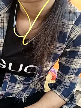 Snapshot of CuteSarikaLIVE chatting on February 19, 2026, 3:57 am CuteSarikaLIVE online show from February 19, 2026, 3:57 am