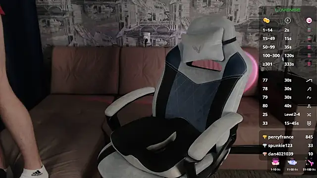 Snapshot of Oliver_Fresh chatting on December 27, 2024, 12:12 pm Oliver Fresh online show from December 27, 2024, 12:12 pm