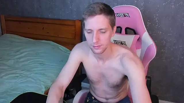 Snapshot of DavidAndSophie chatting on December 18, 2024, 2:49 pm DavidAndSophie online show from December 18, 2024, 2:49 pm