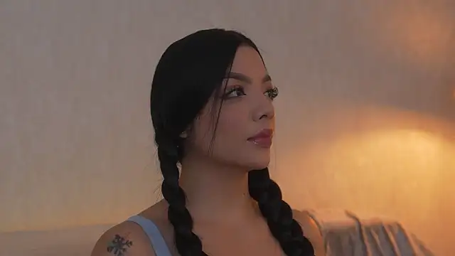 sarah hiill online show from March 28, 2026, 1:11 pm