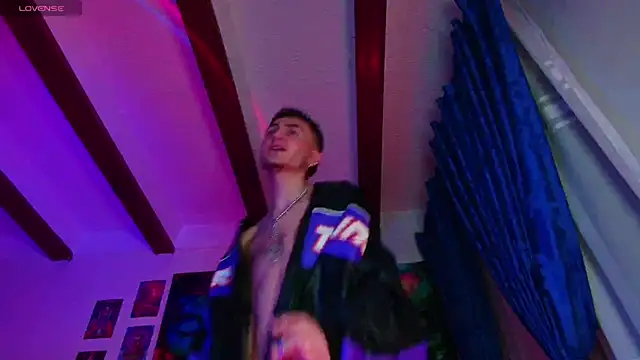 Snapshot of dimitri-bilak chatting on December 5, 2024, 1:36 am dimitri-bilak online show from December 5, 2024, 1:36 am