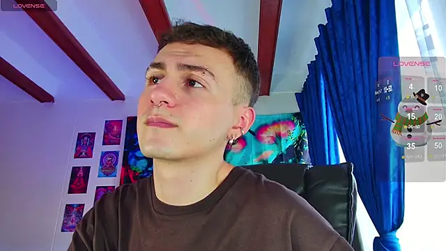 Snapshot of dimitri-bilak chatting on December 10, 2024, 10:16 pm dimitri-bilak online show from December 10, 2024, 10:16 pm