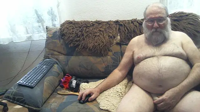 Snapshot of SexySantaC chatting on January 13, 2025, 6:38 pm SexySantaC online show from January 13, 2025, 6:38 pm