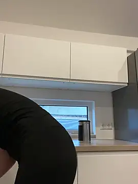 Snapshot of Suesse_Schnitte chatting on December 10, 2024, 8:19 am Suesse Schnitte online show from December 10, 2024, 8:19 am