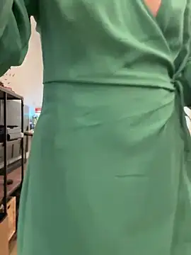 Snapshot of Suesse_Schnitte chatting on December 11, 2024, 12:23 pm Suesse Schnitte online show from December 11, 2024, 12:23 pm