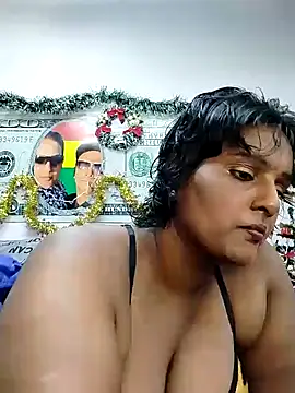 Snapshot of NWC4LYF chatting on December 22, 2024, 1:44 pm NWC4LYF online show from December 22, 2024, 1:44 pm