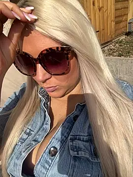 Bustyblondebabe32 online show from March 6, 2025, 11:58 am