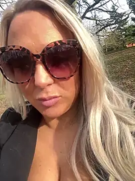 Bustyblondebabe32 online show from March 21, 2025, 3:57 pm