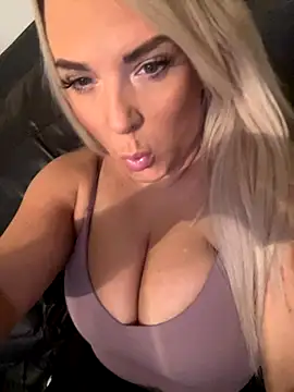 Bustyblondebabe32 online show from December 3, 2025, 8:56 am