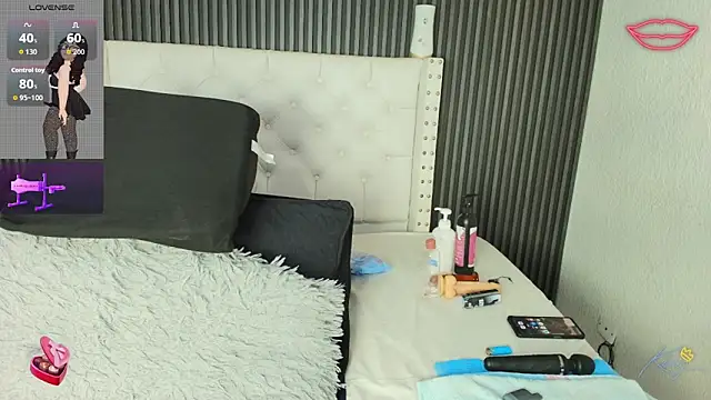 hazel milf online show from March 26, 2026, 12:22 pm