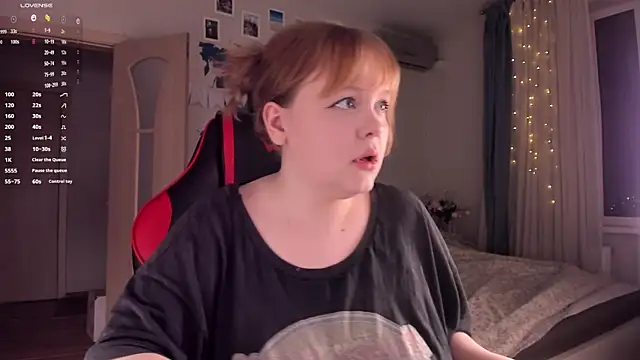 Snapshot of LisaLaas chatting on December 3, 2024, 10:29 pm LisaLaas online show from December 3, 2024, 10:29 pm