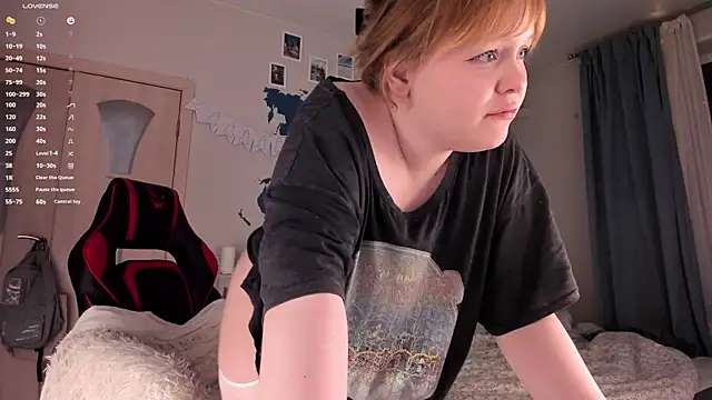 Snapshot of LisaLaas chatting on December 6, 2024, 2:24 am LisaLaas online show from December 6, 2024, 2:24 am