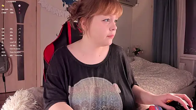 Snapshot of LisaLaas chatting on December 6, 2024, 2:17 pm LisaLaas online show from December 6, 2024, 2:17 pm