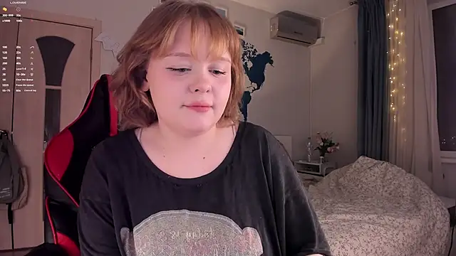 Snapshot of LisaLaas chatting on December 7, 2024, 2:35 pm LisaLaas online show from December 7, 2024, 2:35 pm