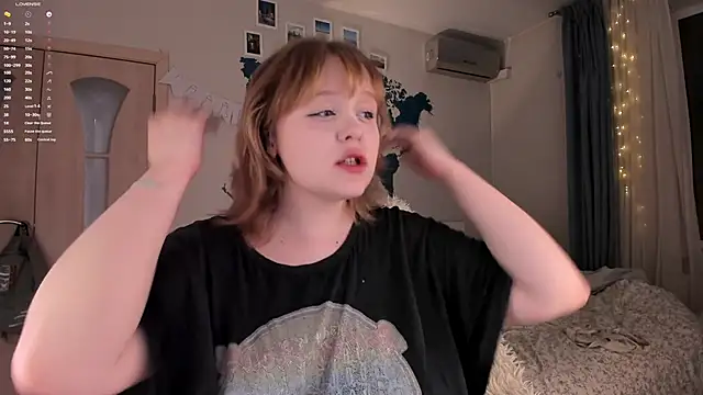 Snapshot of LisaLaas chatting on December 7, 2024, 5:53 pm LisaLaas online show from December 7, 2024, 5:53 pm