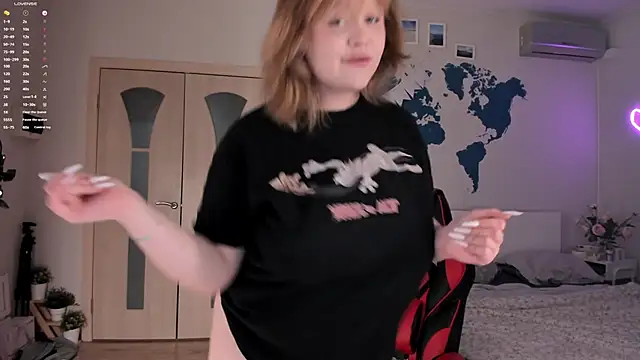 Snapshot of LisaLaas chatting on December 21, 2024, 3:31 pm LisaLaas online show from December 21, 2024, 3:31 pm